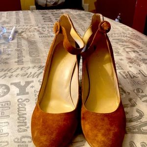 Marc Fisher suede shoes with 3” heel Gold close toe wraps around ankle size 9.5